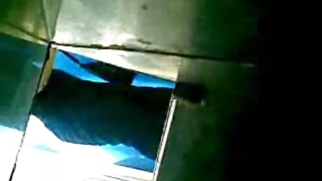 Después de un breve sexo con una videos x de españolas chica que tiene grandes pechos naturales, el chico la pone de rodillas frente a él, le toma la cabeza y termina en su rostro, boca y pecho.