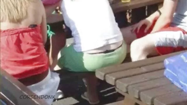 La morena acaricia su bishechka porno lenguaje español pintado
