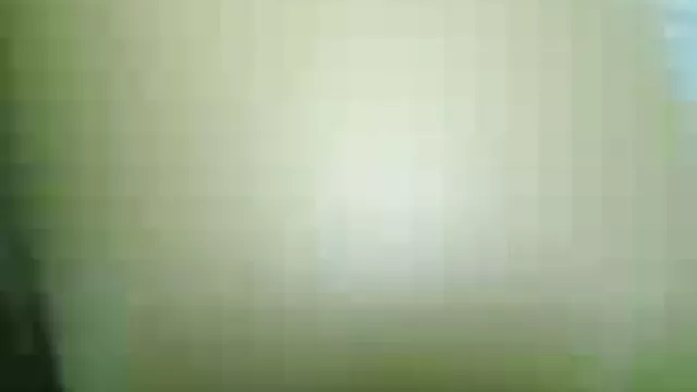 Nena sexy porno en español real se masturba el coño con pepino, plátano y consolador