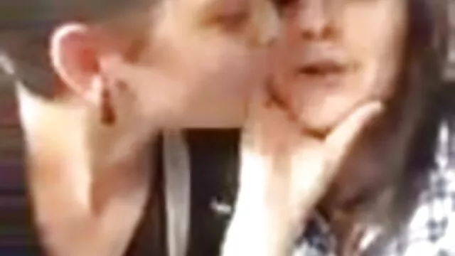 Simone caliente vino a follar a Lisa y videos pornos nuevos en español Ralph