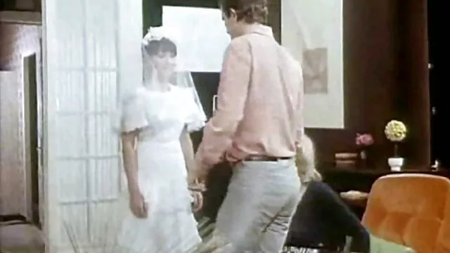 A la joven Nicole le encanta follarse a sí misma con una xxx mexicano en español polla de relleno