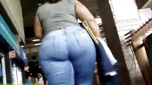 La perra chupó una polla gorda y le metieron esperma en el culo, todo videos porno en español castellano terminó con tarta de crema