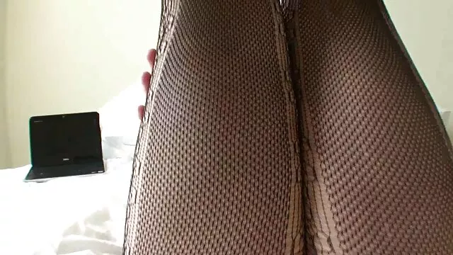 La niña, al hentai gratis en español enterarse de que la maestra puso una A en su ensayo, se puso muy feliz y decidió agradecer al hombre.
