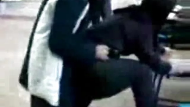 Cansada, después del trabajo, la chica fue a darse un masaje, el chico alegre primero siguió las instrucciones, pero al final, no pudo resistirse y se folló al videos de españolas follando cliente.