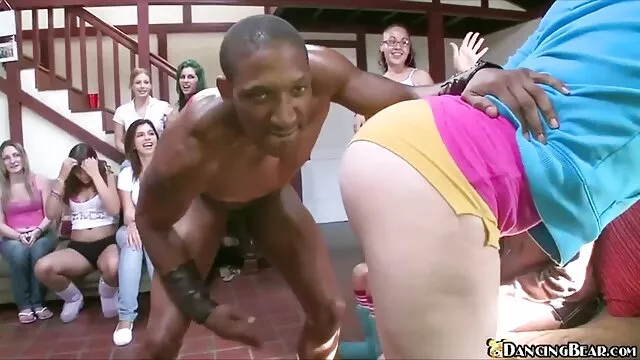 Negra tetona Shay Evans videos x en español folla con un guapo calvo