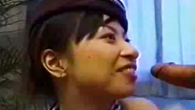 Linda rubia y adolescente porno en castellano latino tienen su primera experiencia