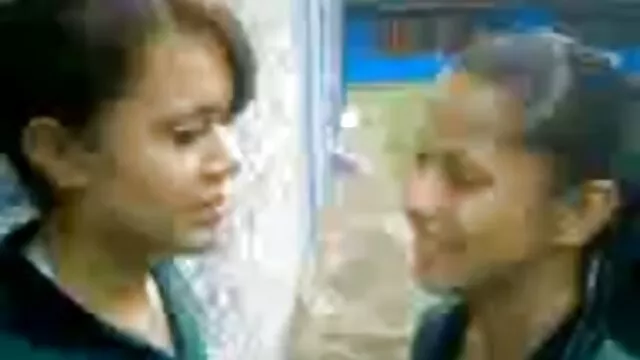 Dos lindas zorras follan en anal peliculas brazzers completas con un hombre lujurioso