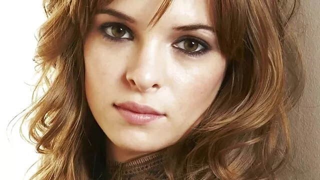 Esta mamá tiene un gran culo elástico, grandes hentai series completas tetas y una cara bonita, incluso se lamerá la polla, si solo la follaran duro y largo