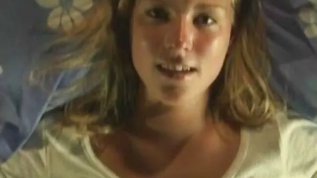 Rubia en medias acaricia su cuerpo ver pelis eroticas online