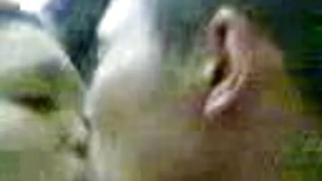 Alice en lencería roja se acaricia peliculas porno gratis en castellano delante de una webcam