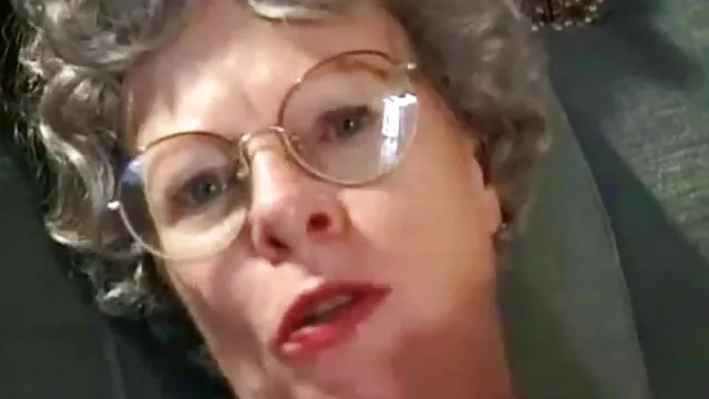 El tío feo se folló a un bebé encantador en todos sus agujeros íntimos, que siempre porno antiguo español soñaba con probar una polla gruesa y fuerte.