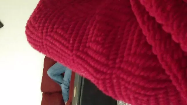 Grabó a su chica mientras se masturba el coño peliculas de incesto online