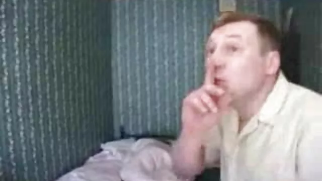 Dos machos follan duro a una dulce porhub español chica