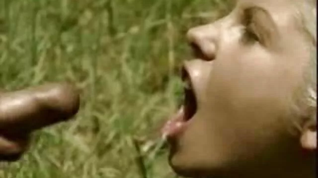 Morena caseros xxx español caliente en lencería erótica juega con su coño en cámara