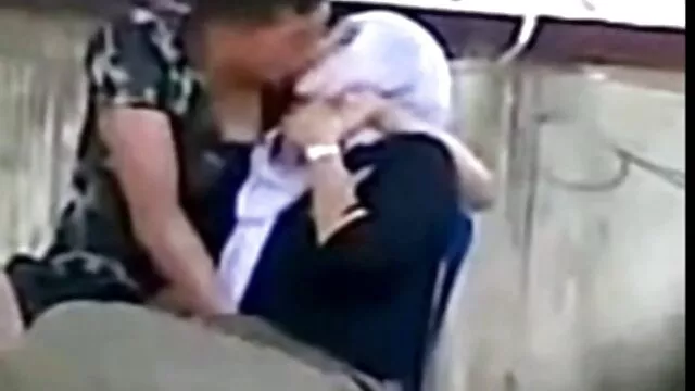 Valeria folladas a españolas es follada por el culo por una polla gorda y peluda