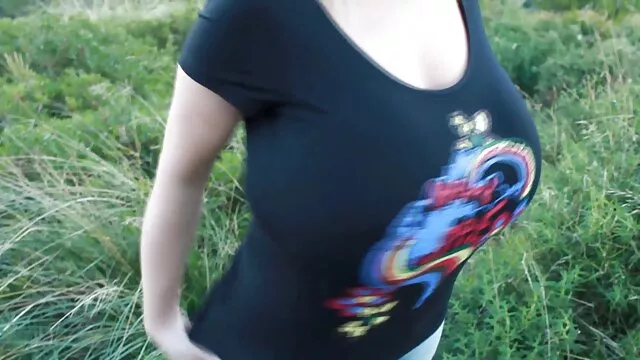 Rubia caliente se masturba hentay xxx español en el coche