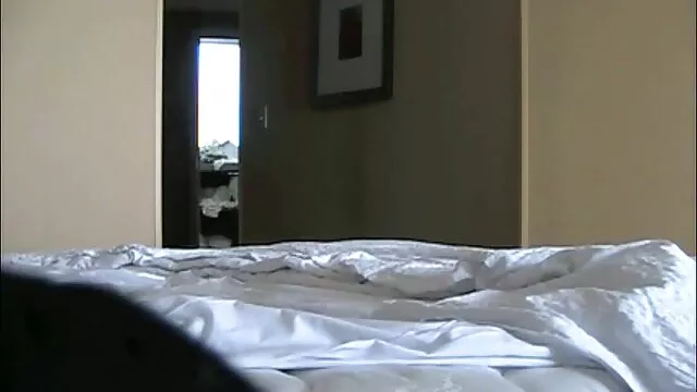 Dos chicas calientes filmando su sexo en cámara porno en idioma español latino
