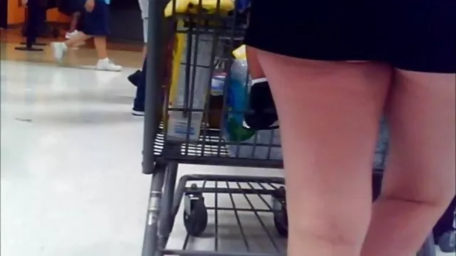 Un hombre excitado se folla duro a una morena tetona en el sofá, y su mujer se lo lleva todo frente videos de sexo gratis en castellano a la cámara
