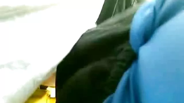 Tío lujurioso amarró a la rubia y pormo em español la folló apasionadamente en la cama