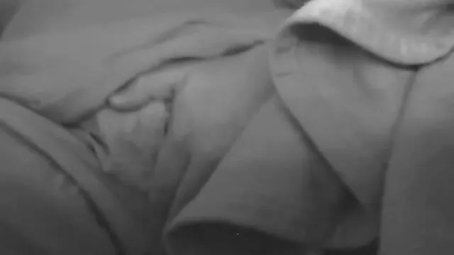 Dos amigos esperan la aparición de un chico con un pene normal, que los balanceará en un columpio y se los follará al mismo tiempo. Uno de ellos chupa la polla, y el otro toca los videos porno en español online testículos y espera en las alas.