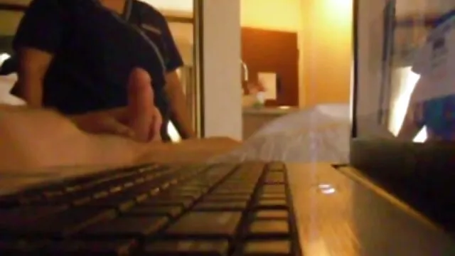 Sensual masturbación de una joven rubia peliculas x on line con falda corta escolar
